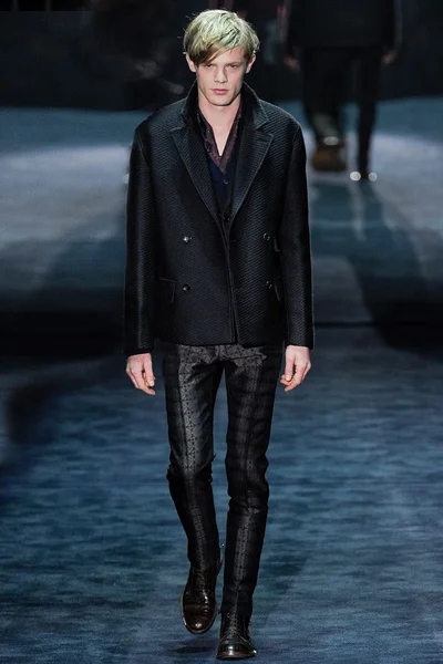 Look 17